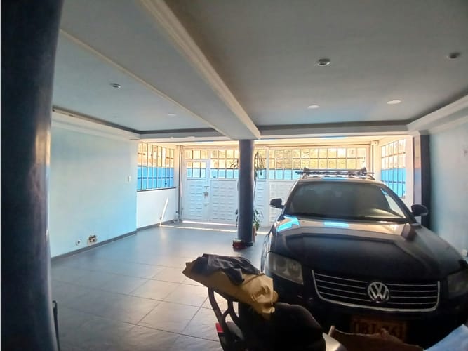 Casa de 8 alcobas en venta en San Francisco, Bogotá, 380 m² · foto 8 de 24