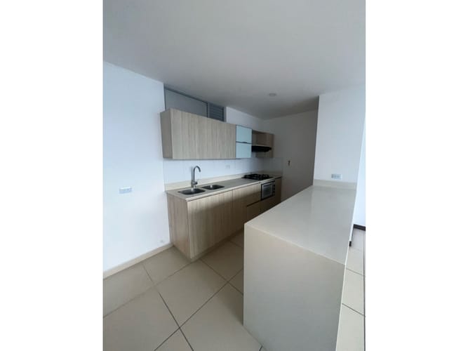 Apartamento de 3 alcobas en arriendo en El Tesoro, Medellín, 98 m² · foto 2 de 24