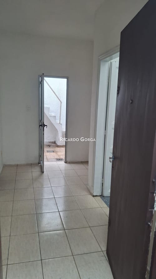 Apartamento en alquiler 2 dormitorios y patio sin gastos comunes en La Comercial · Foto 3