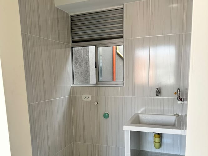 Apartamento de 2 alcobas en arriendo en San Pedro, Madrid, 52 m² · foto 4 de 9