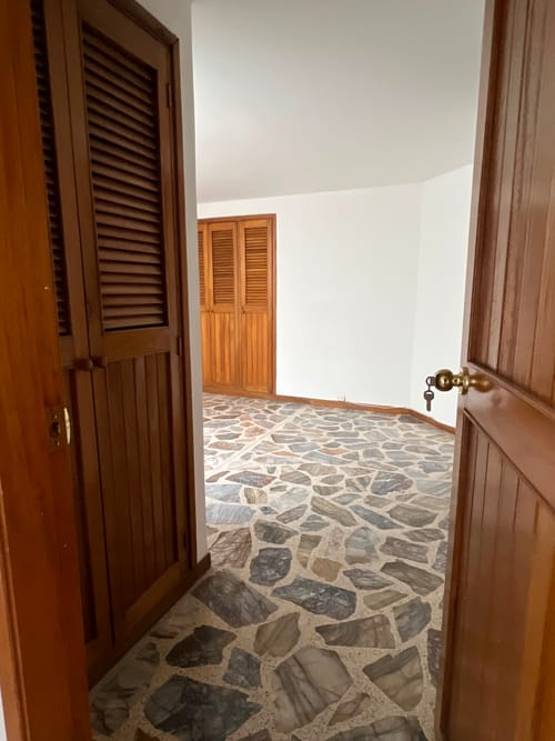 Apartamento de 2 alcobas en arriendo en Conquistadores, Medellín, 65 m² · foto 3 de 5