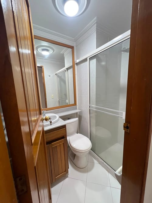 Apartamento de 2 alcobas en arriendo en Conquistadores, Medellín, 65 m² · foto 4 de 5