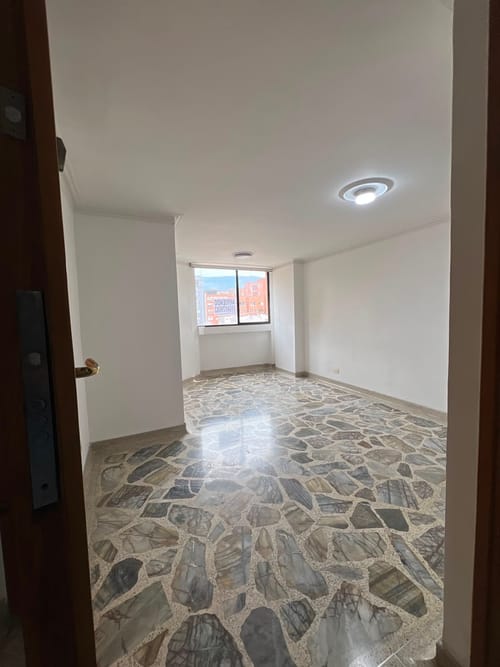 Apartamento de 2 alcobas en arriendo en Conquistadores, Medellín, 65 m² · foto 5 de 5