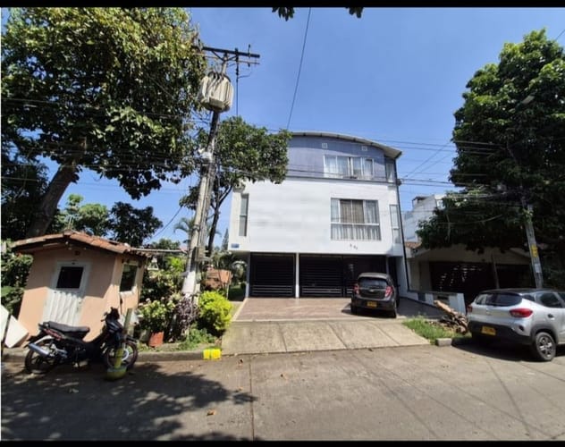 Edificio en venta en Santa Anita, Cali, 807 m² · foto 2 de 14