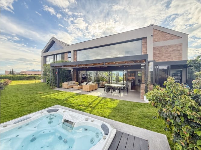 Casa de 5 alcobas en venta en Pantanillo, El Retiro, 530 m² · foto 2 de 24