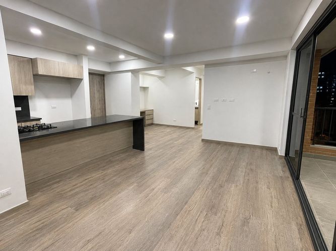 Apartamento de 3 alcobas en arriendo en El Poblado, Medellín, 80 m² · foto 3 de 9