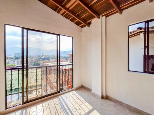 Casa de 4 alcobas en arriendo en Las Flores, Envigado, 60 m² · foto 2 de 8