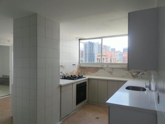Apartamento de 3 alcobas en venta en El Poblado, Medellín, 180 m² · foto 5 de 19