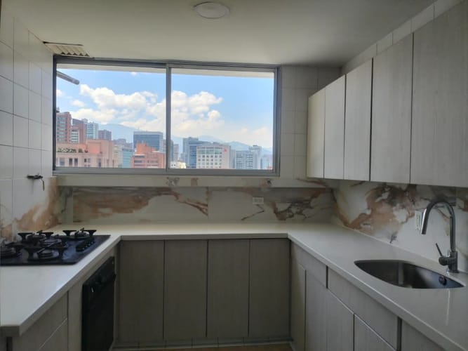 Apartamento de 3 alcobas en venta en El Poblado, Medellín, 180 m² · foto 6 de 19