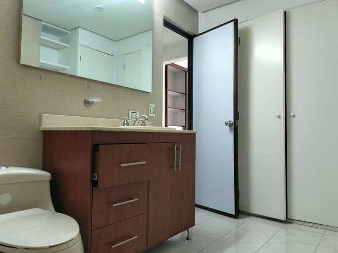 Apartamento de 3 alcobas en venta en El Poblado, Medellín, 180 m² · foto 18 de 19