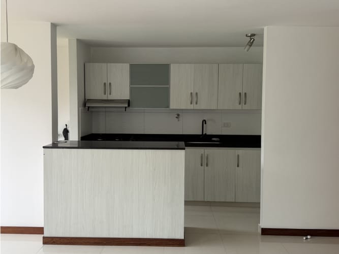 Apartamento de 2 alcobas en arriendo en Vía Las Palmas, Medellín, 138 m² · foto 2 de 24