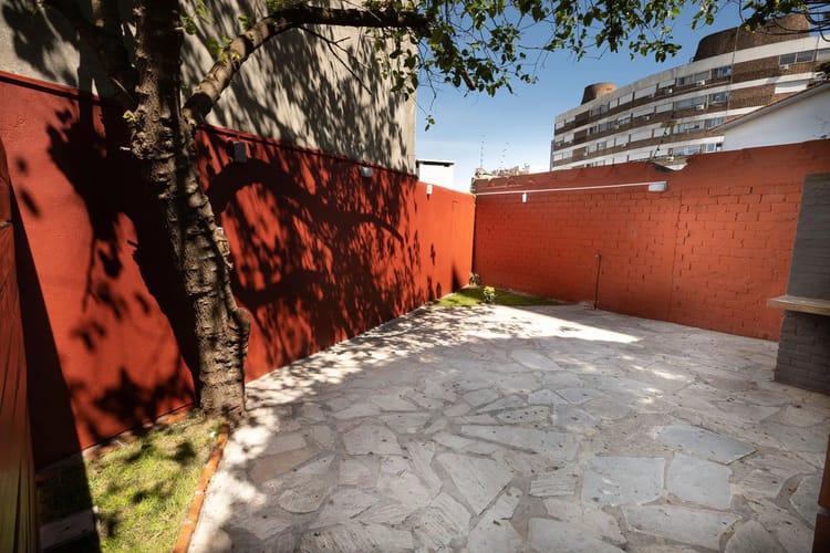Alquiler Apartamento 2 Dormitorios Balcón Gran Patio Con Parrillero En Parque Batlle · Foto 7
