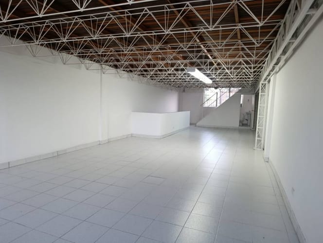 Bodega en arriendo en El Poblado, Medellín, 217 m² · foto 11 de 14
