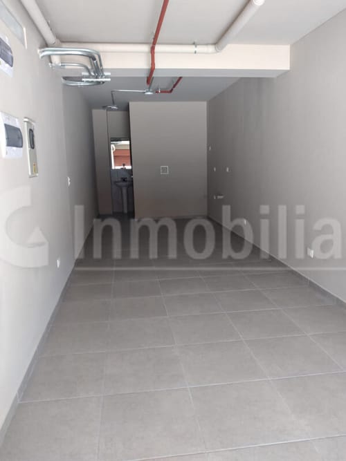 Local en arriendo en Puerto Madero, Girón, 28 m² · foto 2 de 12