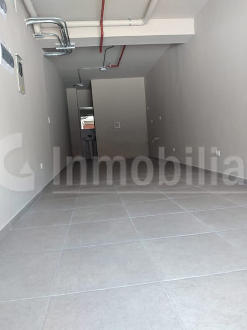 Local en arriendo en Puerto Madero, Girón, 28 m² · foto 3 de 12
