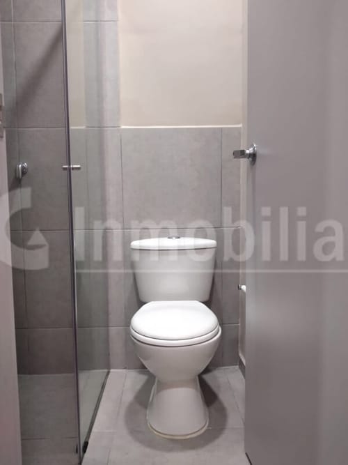Local en arriendo en Puerto Madero, Girón, 28 m² · foto 5 de 12