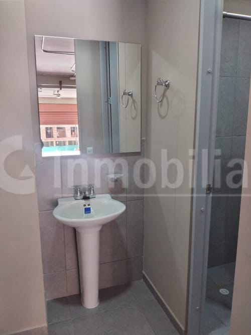 Local en arriendo en Puerto Madero, Girón, 28 m² · foto 8 de 12