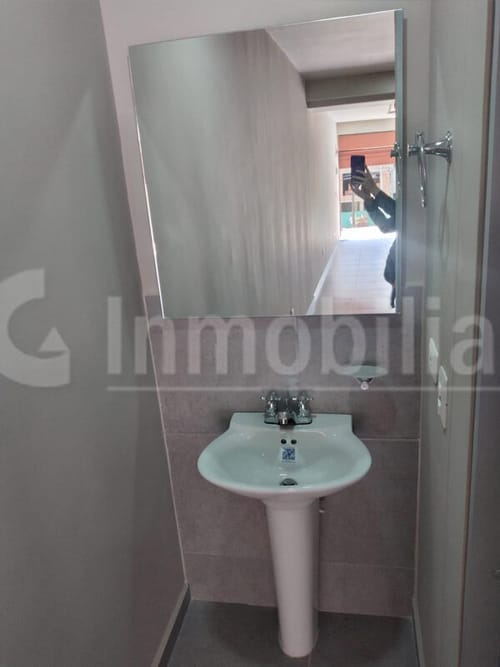 Local en arriendo en Puerto Madero, Girón, 28 m² · foto 9 de 12