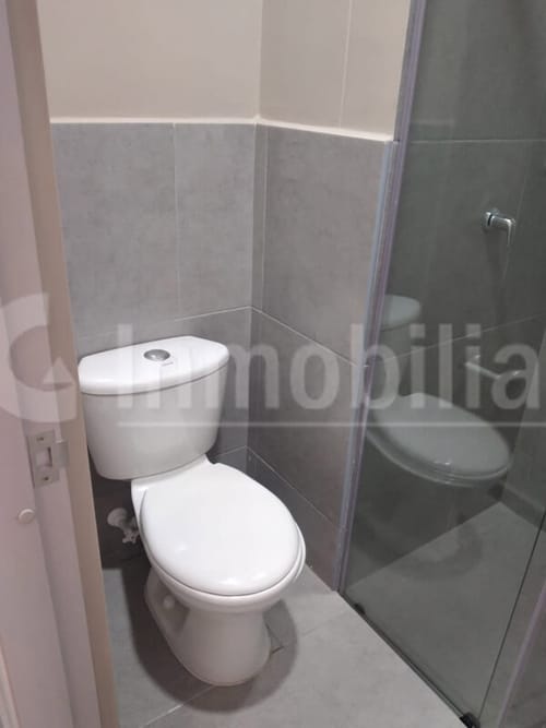 Local en arriendo en Puerto Madero, Girón, 28 m² · foto 12 de 12