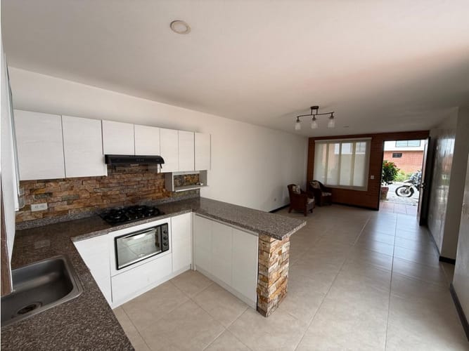 Casa de 3 alcobas en venta en La Ceja, 124 m² · foto 2 de 16