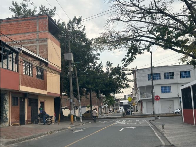 Edificio en venta en Popular, Cali, 932 m² · foto 2 de 24