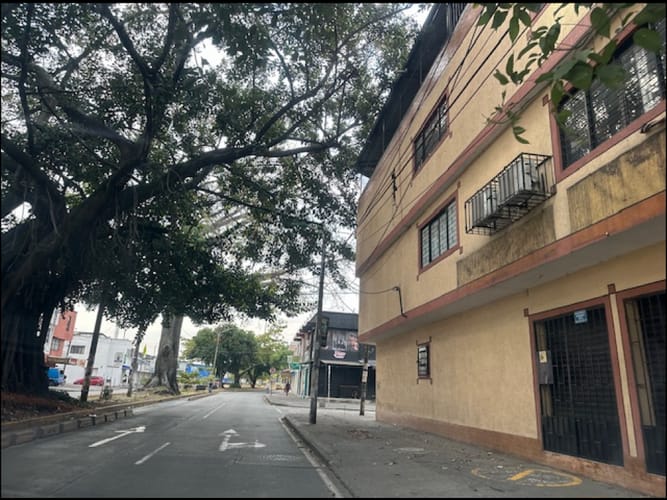Edificio en venta en Popular, Cali, 932 m² · foto 3 de 24