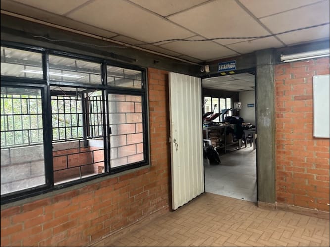Edificio en venta en Popular, Cali, 932 m² · foto 5 de 24