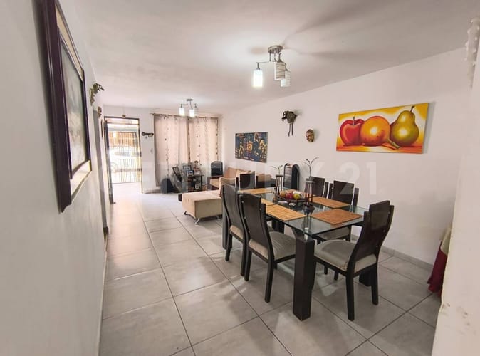 Casa de 8 alcobas en venta en Prados De Oriente, Cali, 230 m² · foto 2 de 24