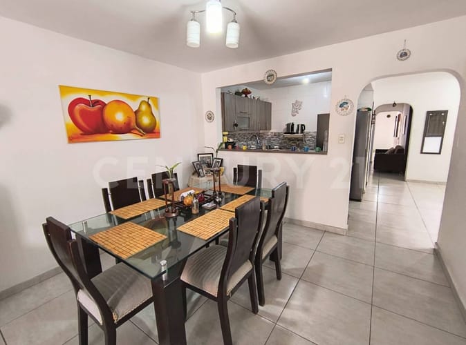 Casa de 8 alcobas en venta en Prados De Oriente, Cali, 230 m² · foto 3 de 24