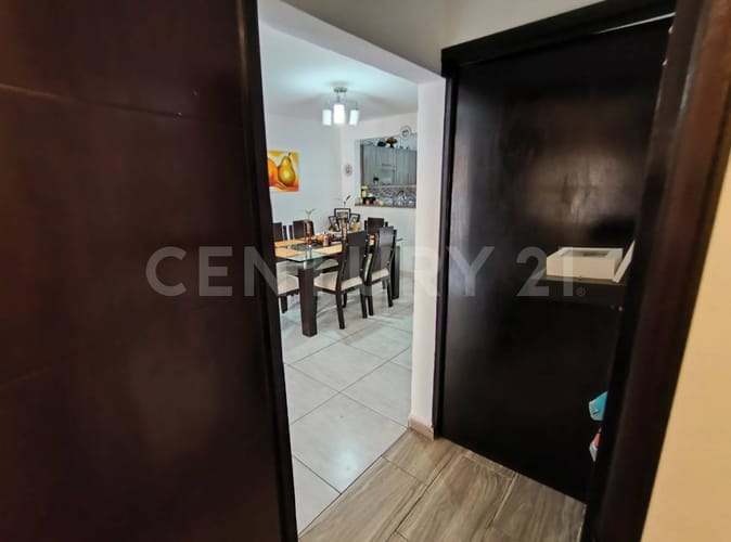 Casa de 8 alcobas en venta en Prados De Oriente, Cali, 230 m² · foto 4 de 24