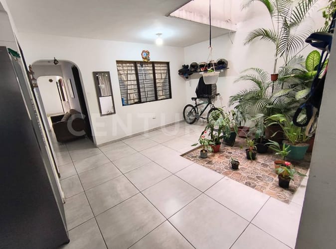 Casa de 8 alcobas en venta en Prados De Oriente, Cali, 230 m² · foto 5 de 24
