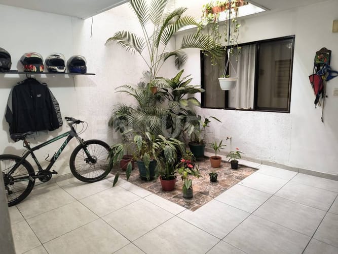 Casa de 8 alcobas en venta en Prados De Oriente, Cali, 230 m² · foto 6 de 24