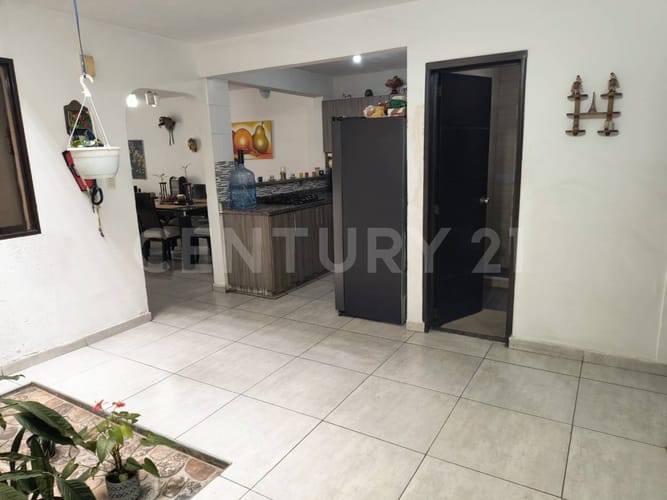 Casa de 8 alcobas en venta en Prados De Oriente, Cali, 230 m² · foto 8 de 24