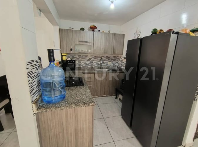 Casa de 8 alcobas en venta en Prados De Oriente, Cali, 230 m² · foto 9 de 24