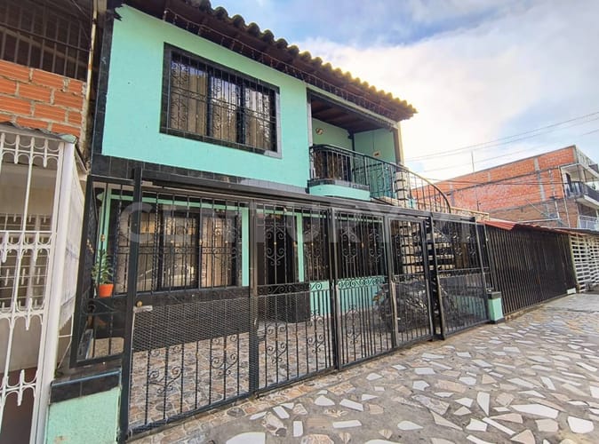 Casa de 8 alcobas en venta en Prados De Oriente, Cali, 230 m² · foto 15 de 24