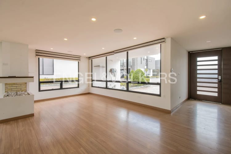 Casa de 3 alcobas en venta en Pueblo Viejo, Cota, 178 m² · foto 2 de 20