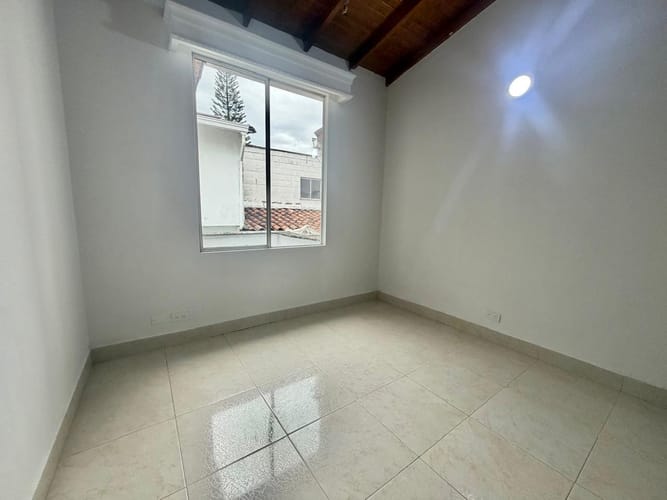 Casa de 3 alcobas en arriendo en Loma De Los Bernal, Medellín, 174 m² · foto 13 de 17