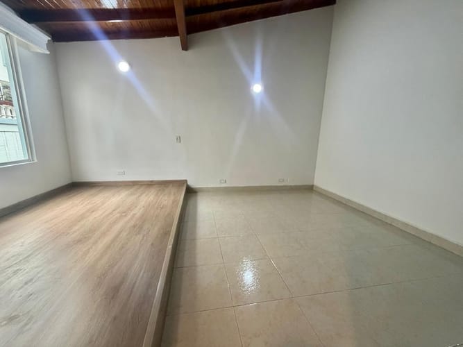Casa de 3 alcobas en arriendo en Loma De Los Bernal, Medellín, 174 m² · foto 12 de 17