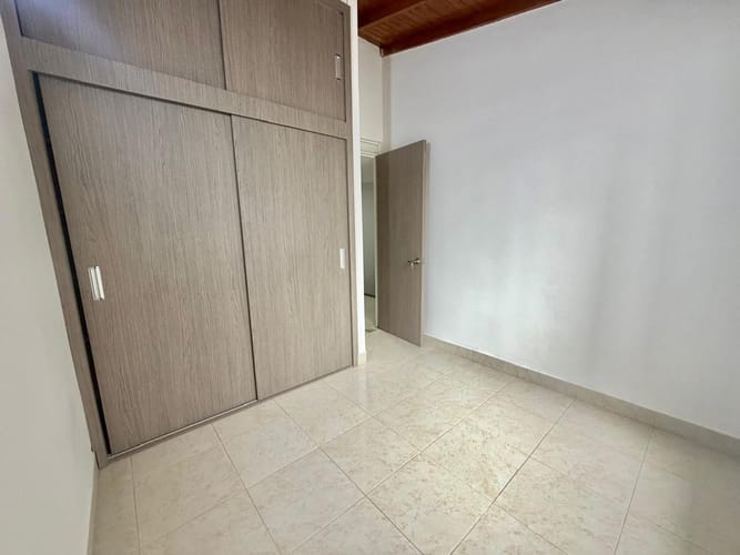 Casa de 3 alcobas en arriendo en Loma De Los Bernal, Medellín, 174 m² · foto 5 de 17