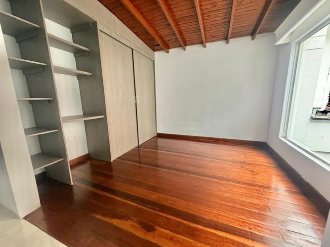 Casa de 3 alcobas en arriendo en Loma De Los Bernal, Medellín, 174 m² · foto 14 de 17