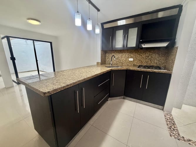 Casa de 3 alcobas en arriendo en Loma De Los Bernal, Medellín, 174 m² · foto 3 de 17