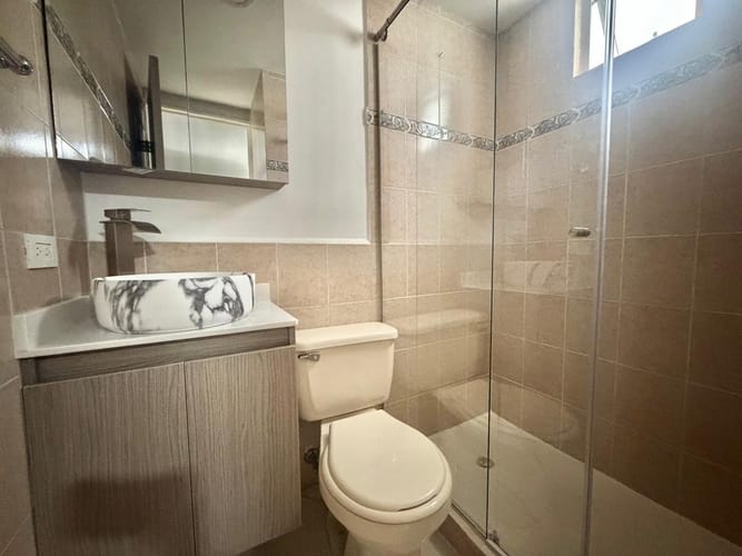 Casa de 3 alcobas en arriendo en Loma De Los Bernal, Medellín, 174 m² · foto 10 de 17
