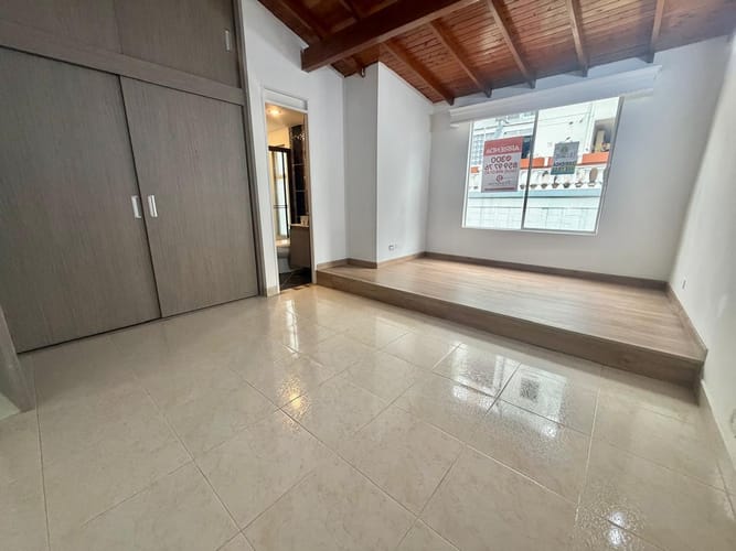 Casa de 3 alcobas en arriendo en Loma De Los Bernal, Medellín, 174 m² · foto 11 de 17