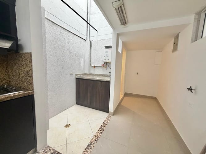 Casa de 3 alcobas en arriendo en Loma De Los Bernal, Medellín, 174 m² · foto 7 de 17
