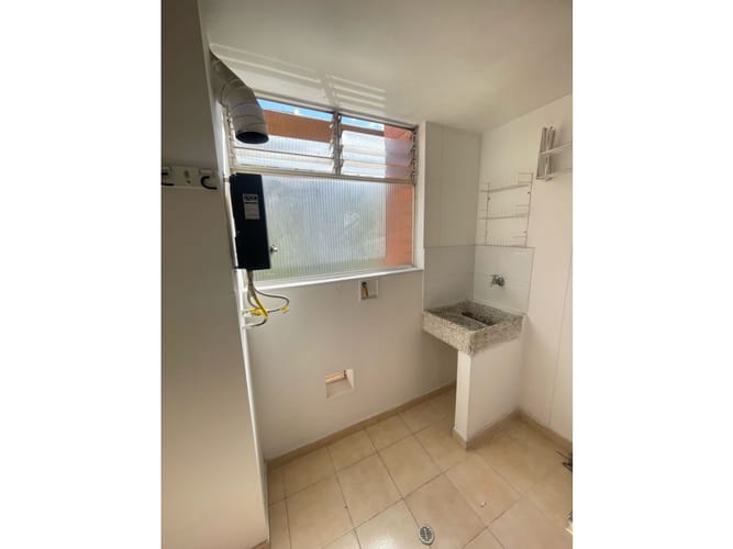 Apartamento de 2 alcobas en venta en La Castellana, Medellín, 55 m² · foto 3 de 17