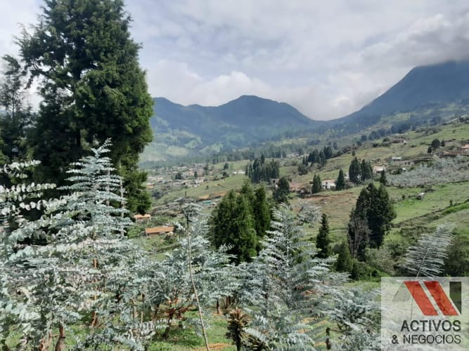 Lote en venta en San Cristobal, Medellín, 2000 m² · foto 2 de 24