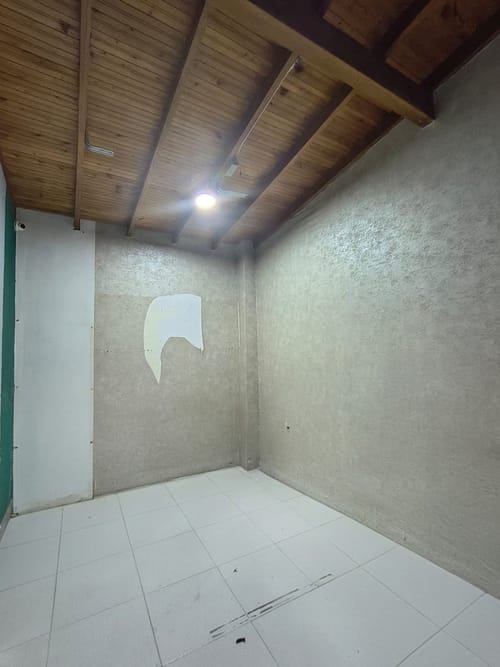 Casa de 19 alcobas en arriendo en Belen Alameda, Medellín, 300 m² · foto 9 de 17