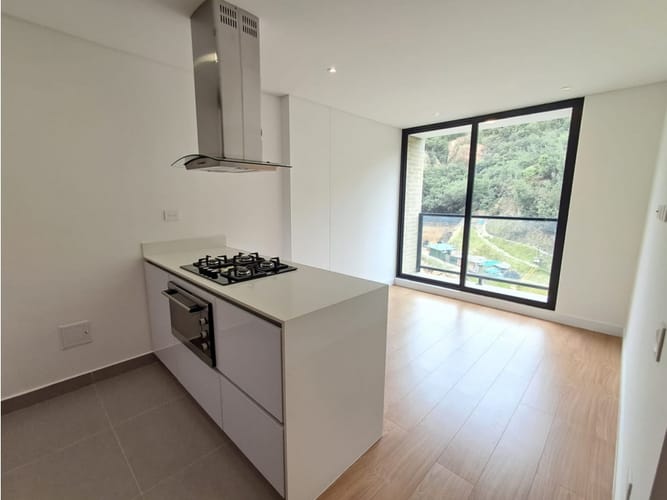 Apartaestudio en venta en Cedro Golf, Bogotá, 45 m² · foto 2 de 11