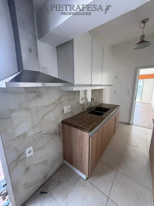Casa en alquiler, 4 dormitorios, 1 baño, patio, cochera. Barrio cerrado. Carrasco Norte. · Foto 6