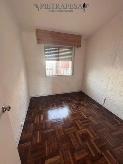 Casa en alquiler, 4 dormitorios, 1 baño, patio, cochera. Barrio cerrado. Carrasco Norte. · Foto 8